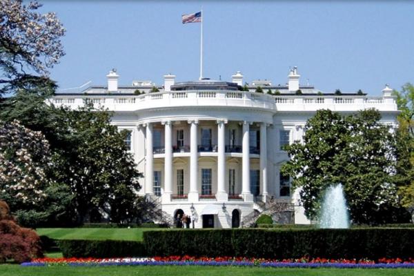 The United States White House on a clear sunny day